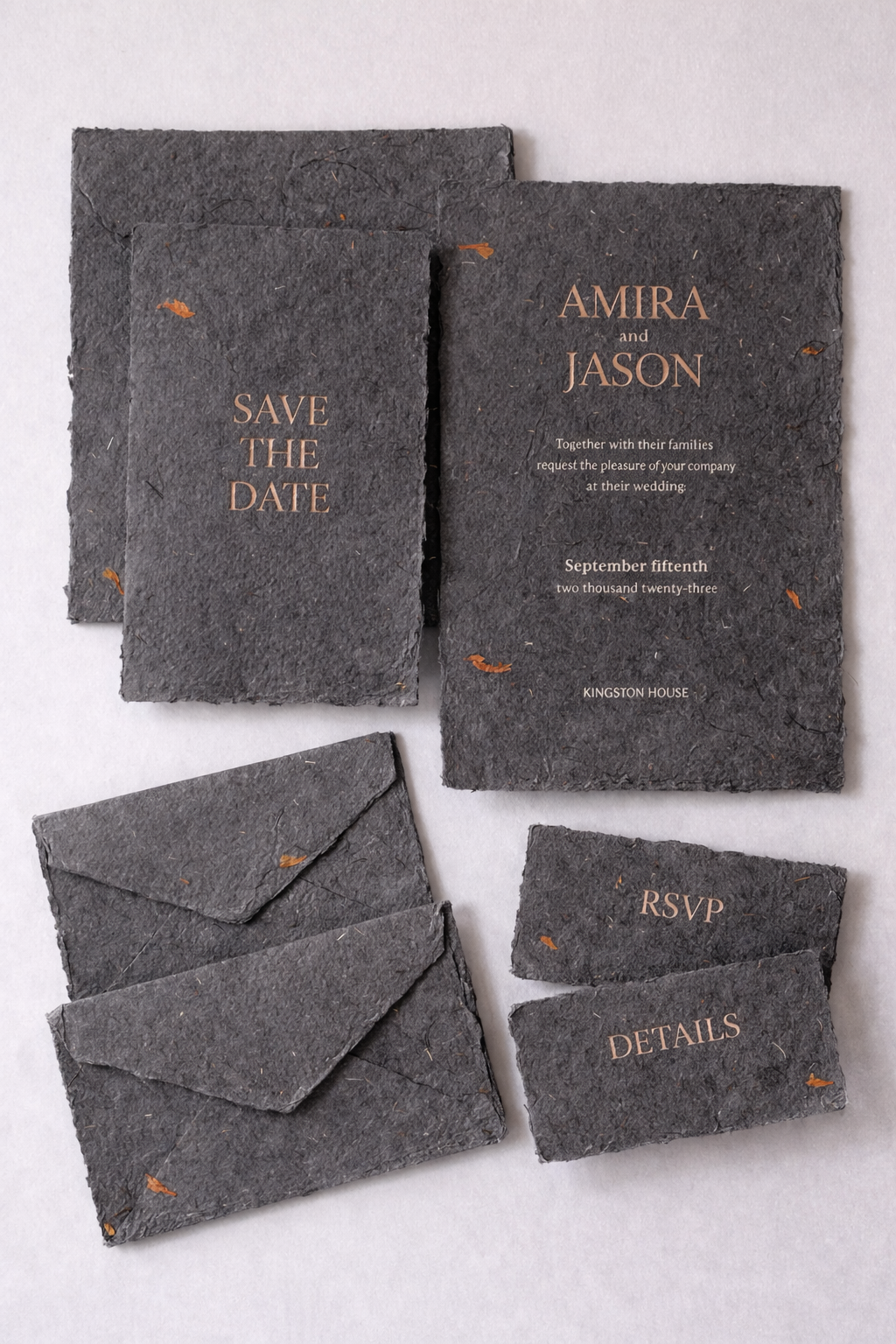 Detalle cercano de textura en papel de boda